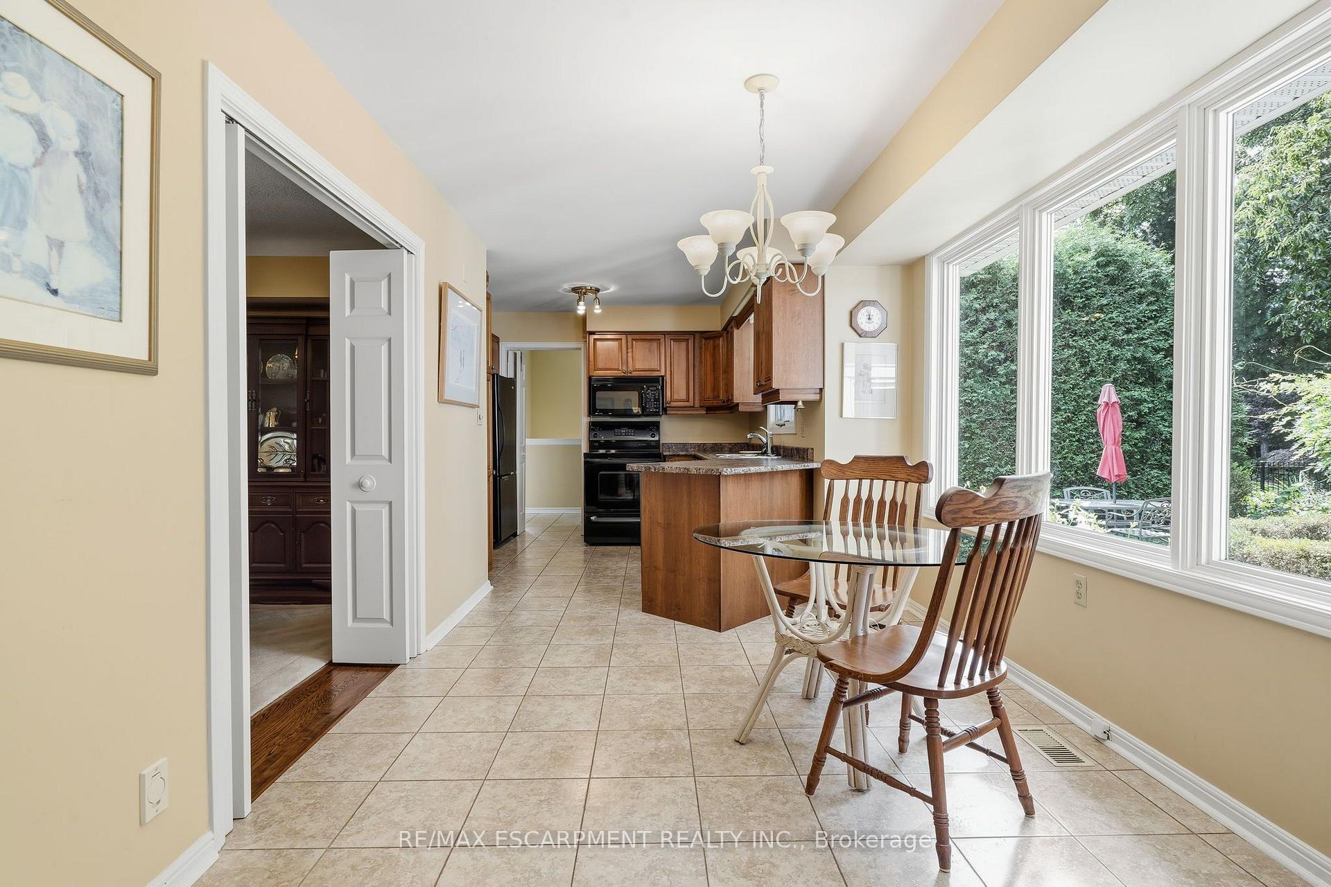 Photo 16 of 359 Lark Avenue, Burlington, LaSalle — HOMEH
