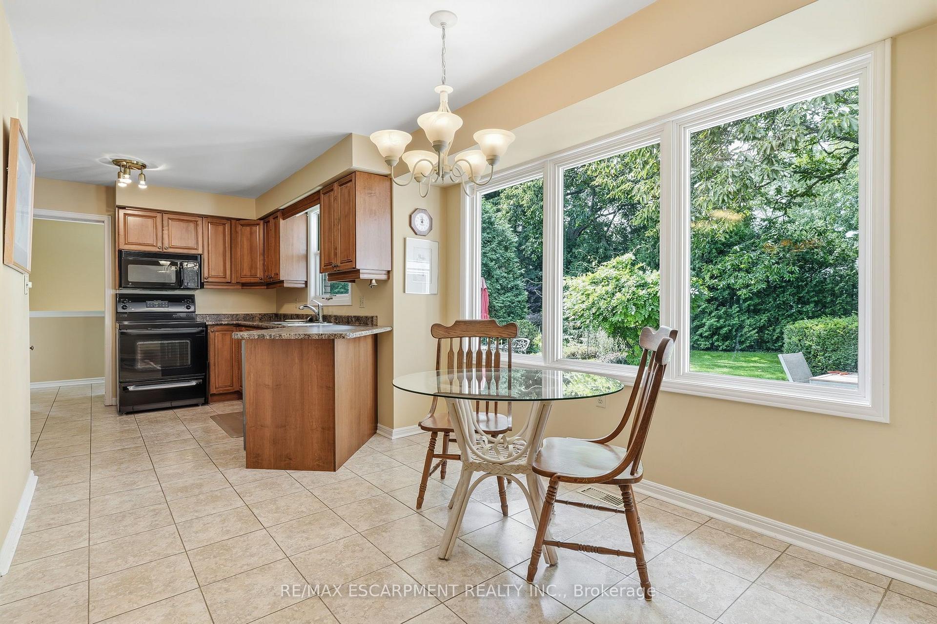 Photo 17 of 359 Lark Avenue, Burlington, LaSalle — HOMEH