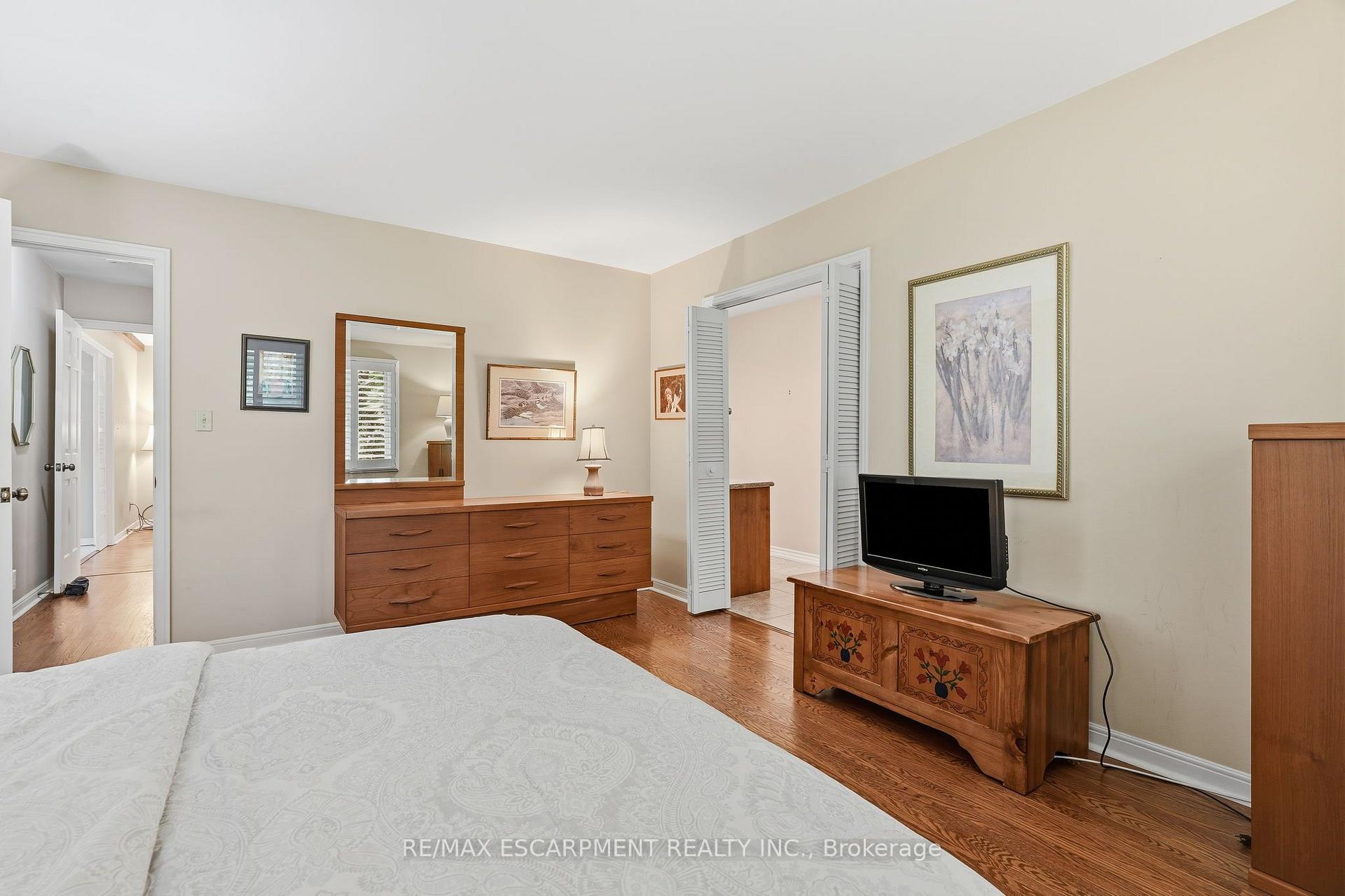 Photo 27 of 359 Lark Avenue, Burlington, LaSalle — HOMEH