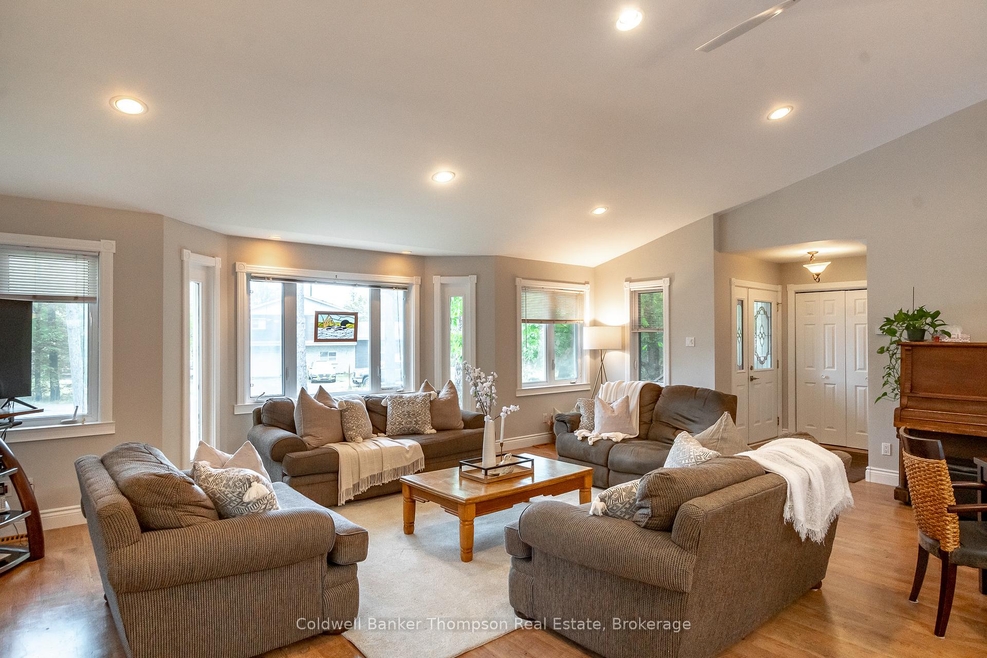 Photo of 4237 Ravenscliffe Road
