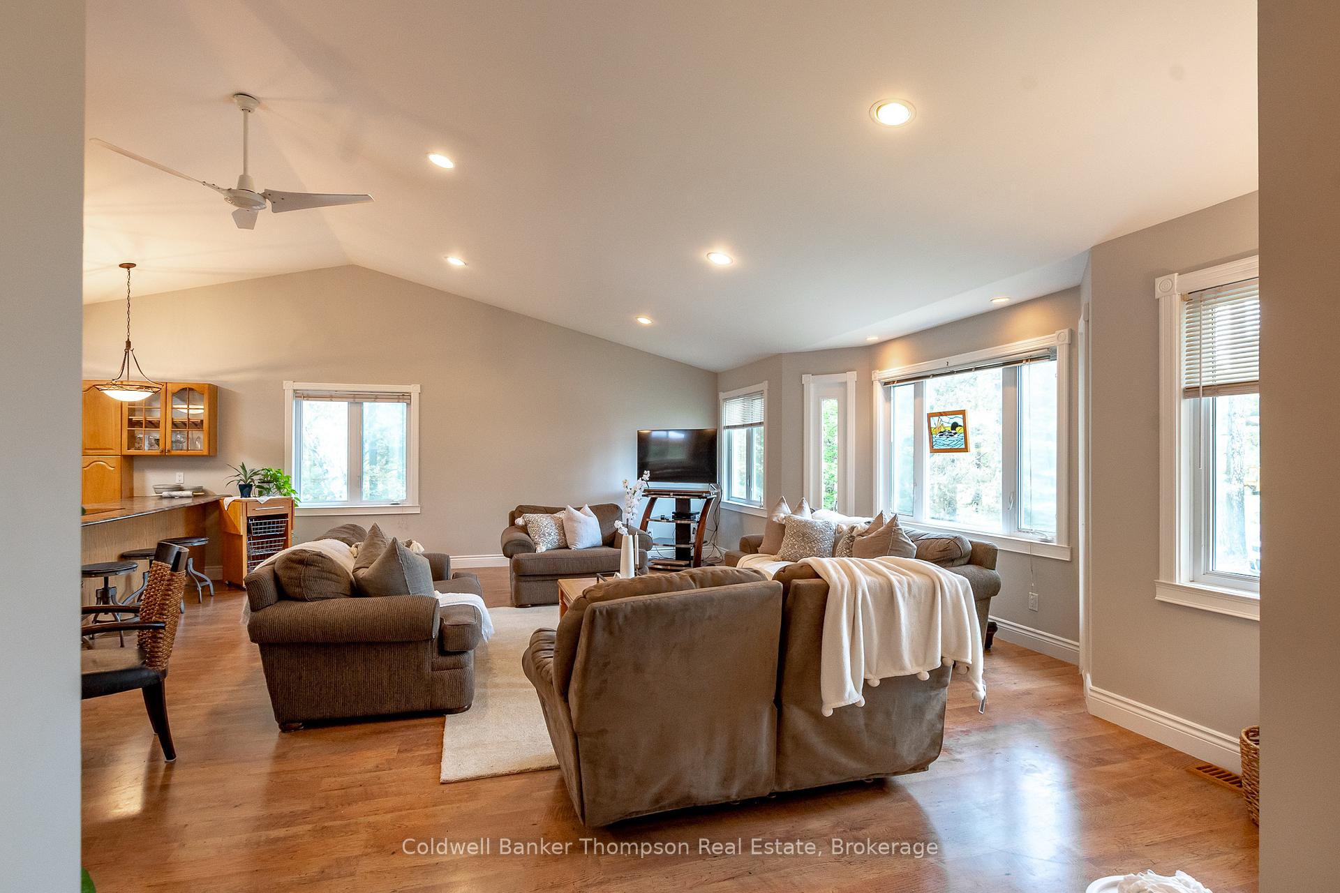 Photo 4 of 4237 Ravenscliffe Road, Huntsville, Stisted — HOMEH