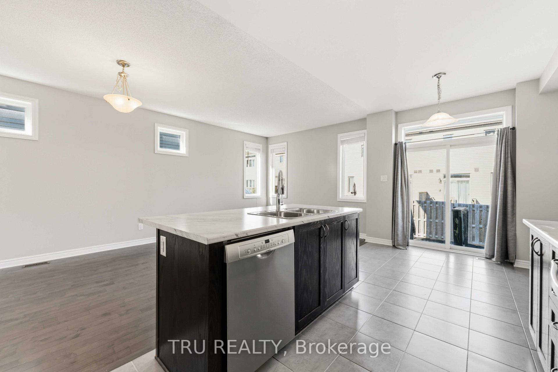 Photo 10 of 236 Yellowcress Way, Ottawa, Avalon West — HOMEH