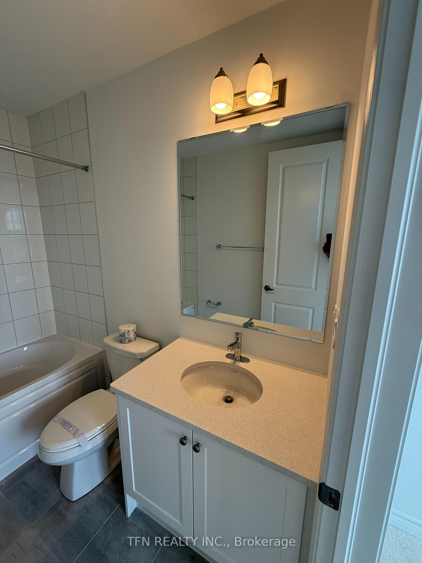 Photo 8 of 26 Pearen Lane N, Barrie, City Centre — HOMEH