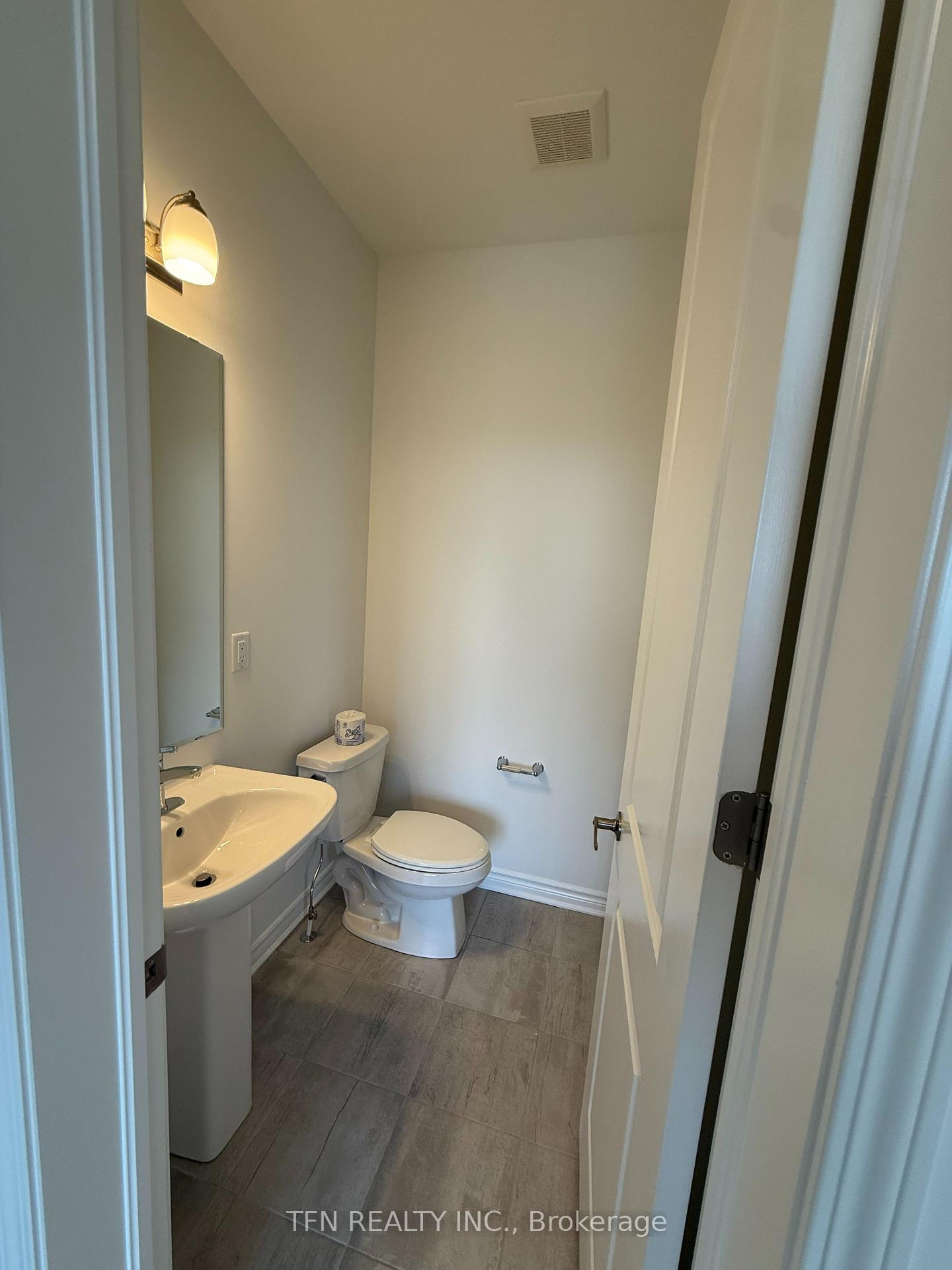 Photo 12 of 26 Pearen Lane N, Barrie, City Centre — HOMEH