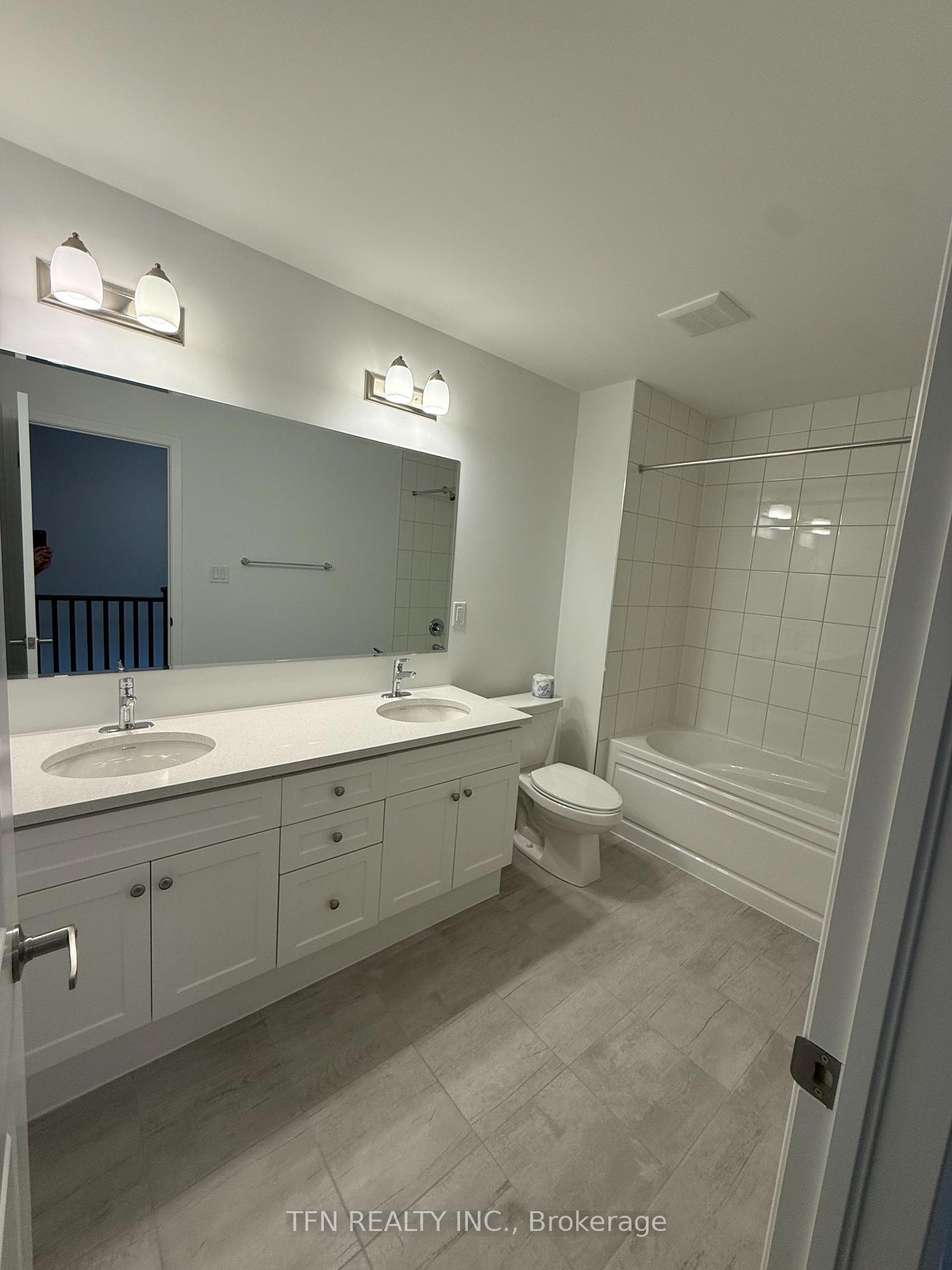 Photo 23 of 26 Pearen Lane N, Barrie, City Centre — HOMEH