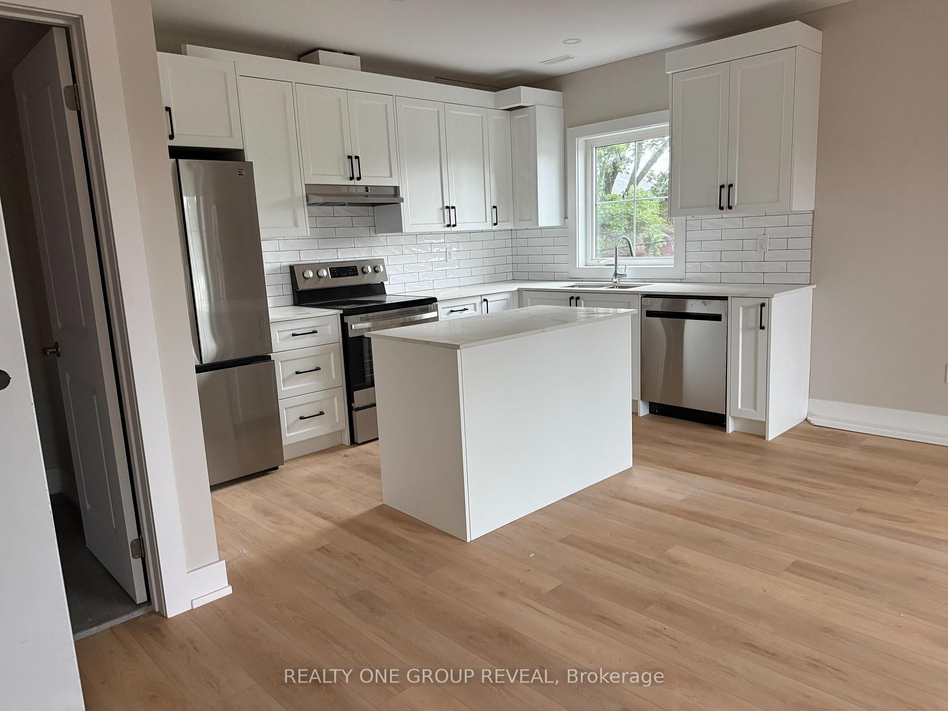 Photo 3 of Unit 3, 24 Queen Street, Clarington, Bowmanville — HOMEH