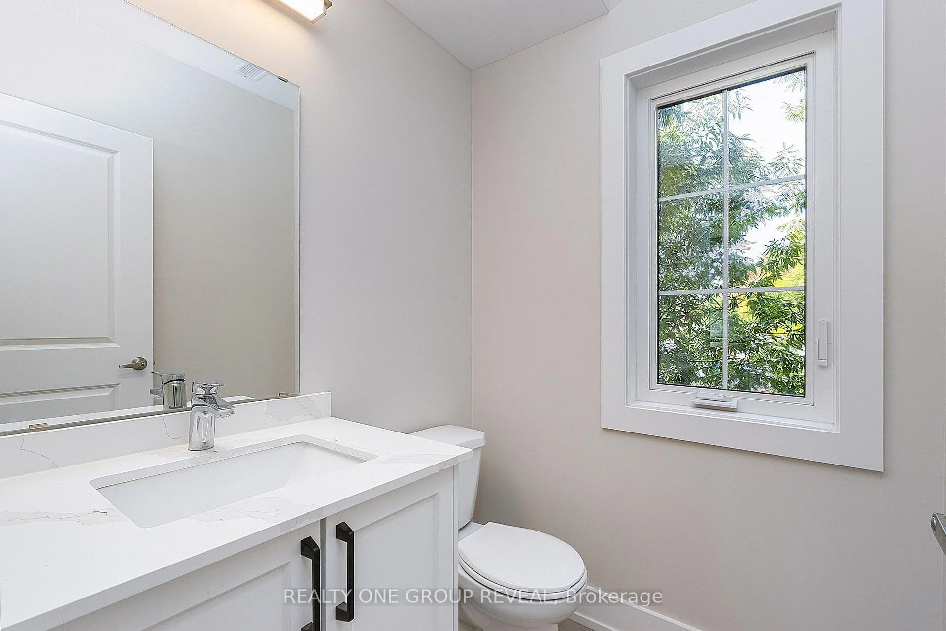 Photo 8 of Unit 3, 24 Queen Street, Clarington, Bowmanville — HOMEH
