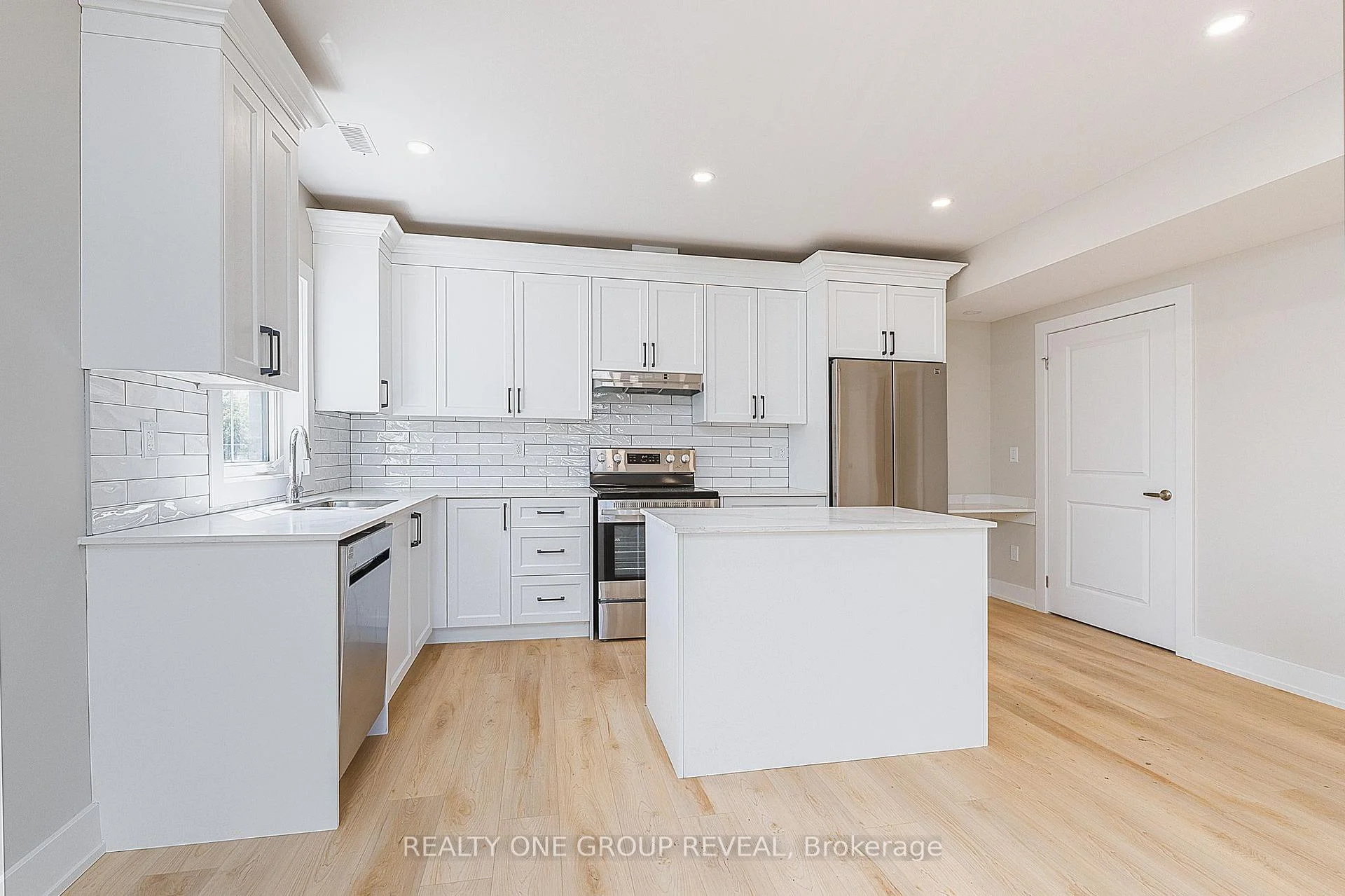 Photo 10 of Unit 3, 24 Queen Street, Clarington, Bowmanville — HOMEH