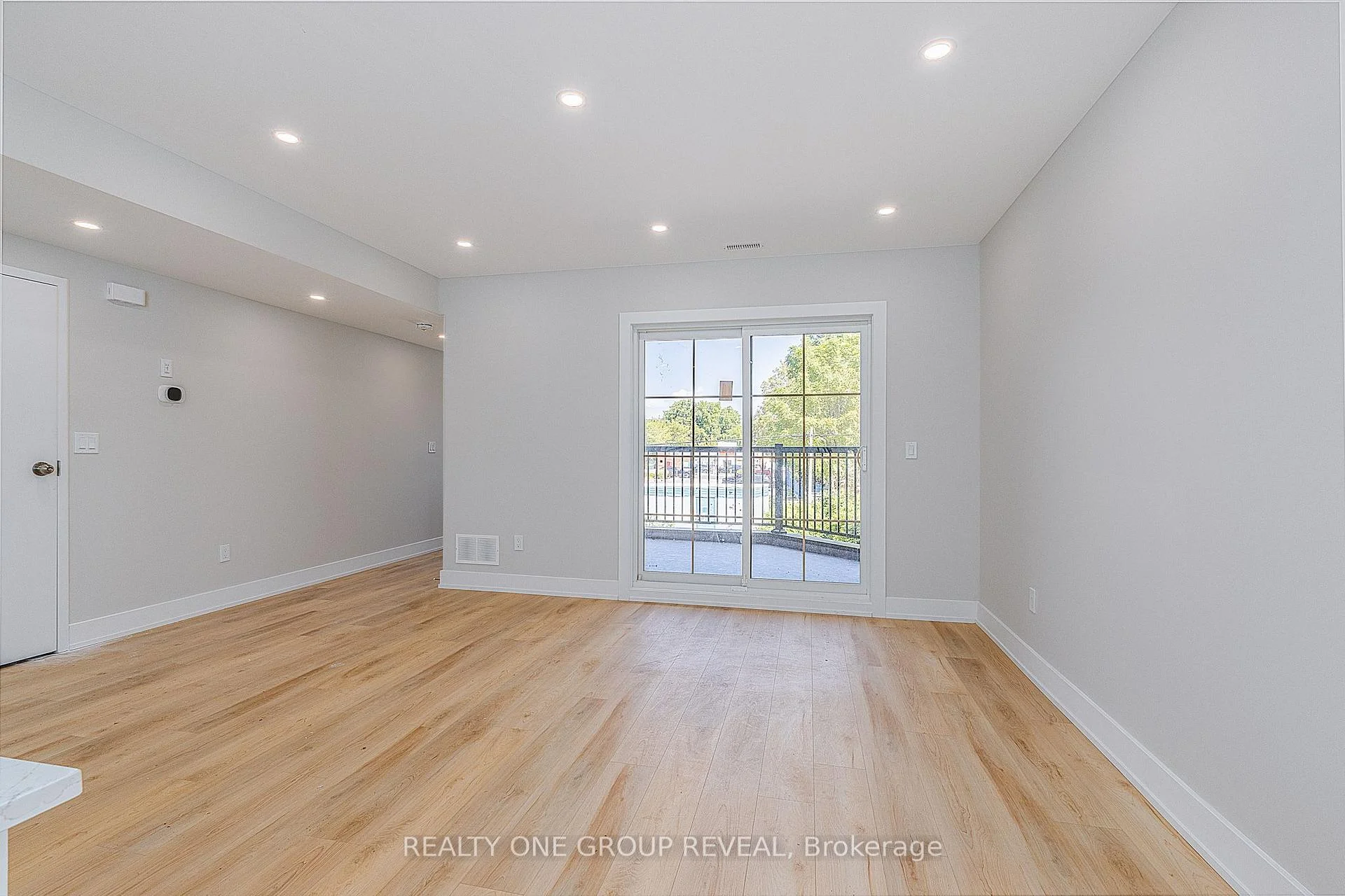 Photo 13 of Unit 3, 24 Queen Street, Clarington, Bowmanville — HOMEH