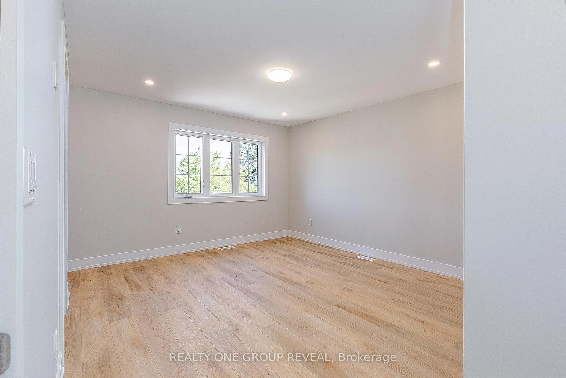 Photo 18 of Unit 3, 24 Queen Street, Clarington, Bowmanville — HOMEH