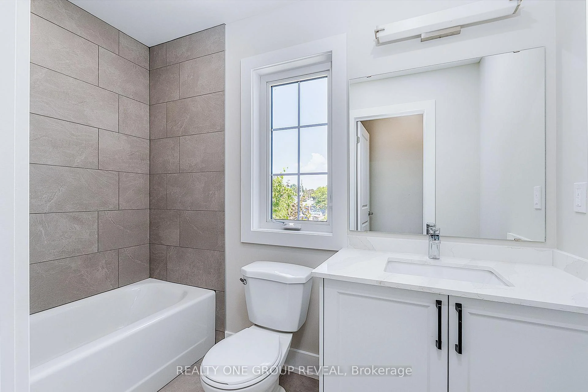 Photo 21 of Unit 3, 24 Queen Street, Clarington, Bowmanville — HOMEH