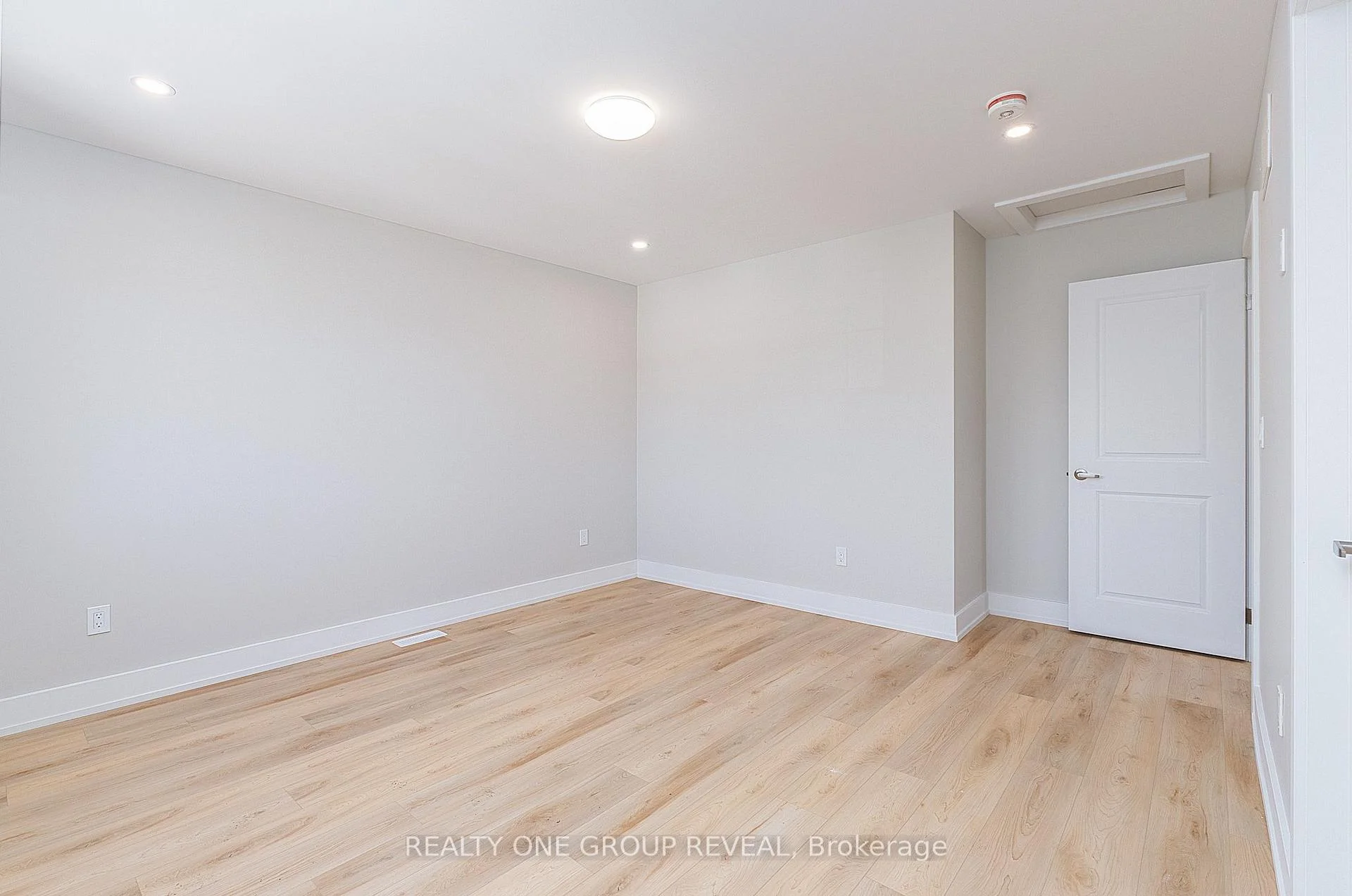 Photo 22 of Unit 3, 24 Queen Street, Clarington, Bowmanville — HOMEH