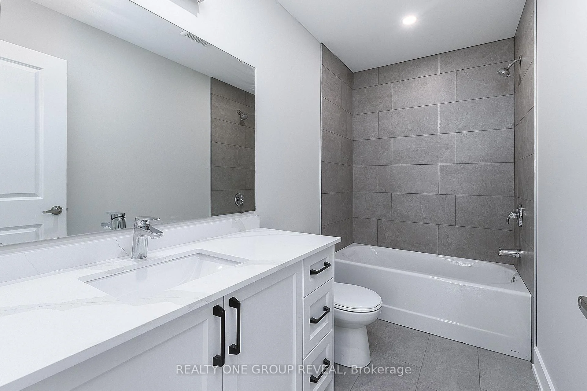 Photo 25 of Unit 3, 24 Queen Street, Clarington, Bowmanville — HOMEH
