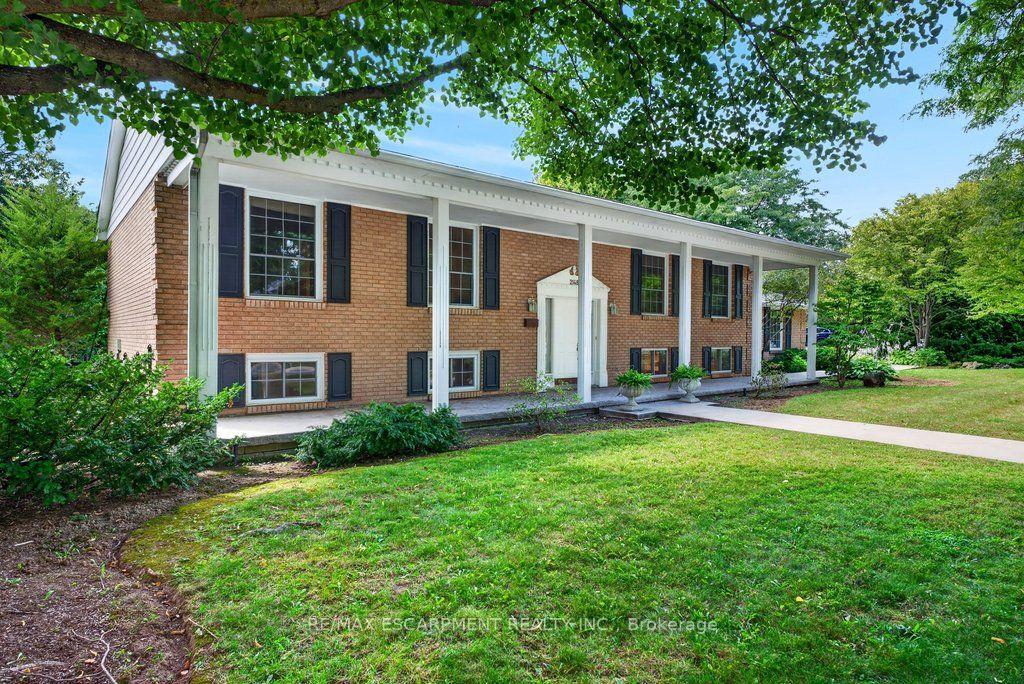 Photo 2 of 2148 Kerns Road, Burlington, Tyandaga — HOMEH