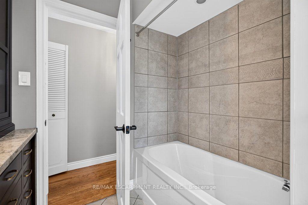 Photo 23 of 2148 Kerns Road, Burlington, Tyandaga — HOMEH
