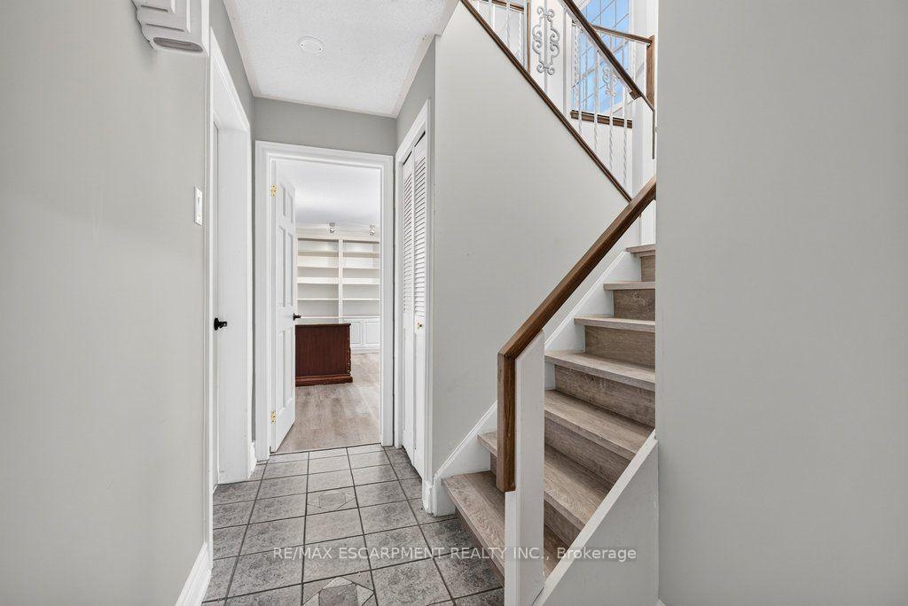 Photo 24 of 2148 Kerns Road, Burlington, Tyandaga — HOMEH