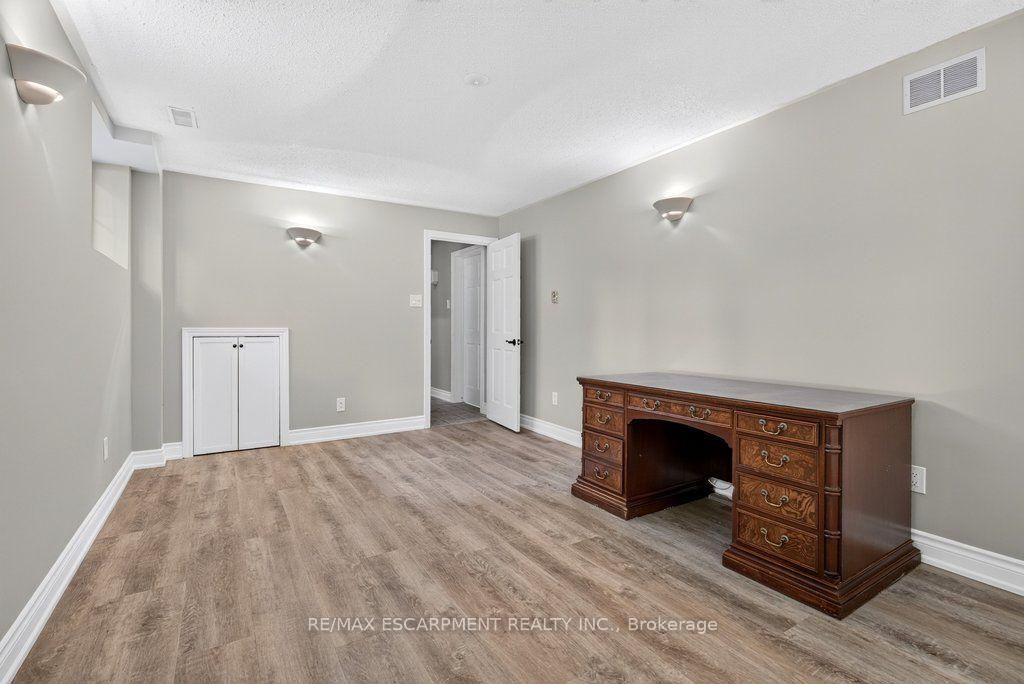 Photo 26 of 2148 Kerns Road, Burlington, Tyandaga — HOMEH