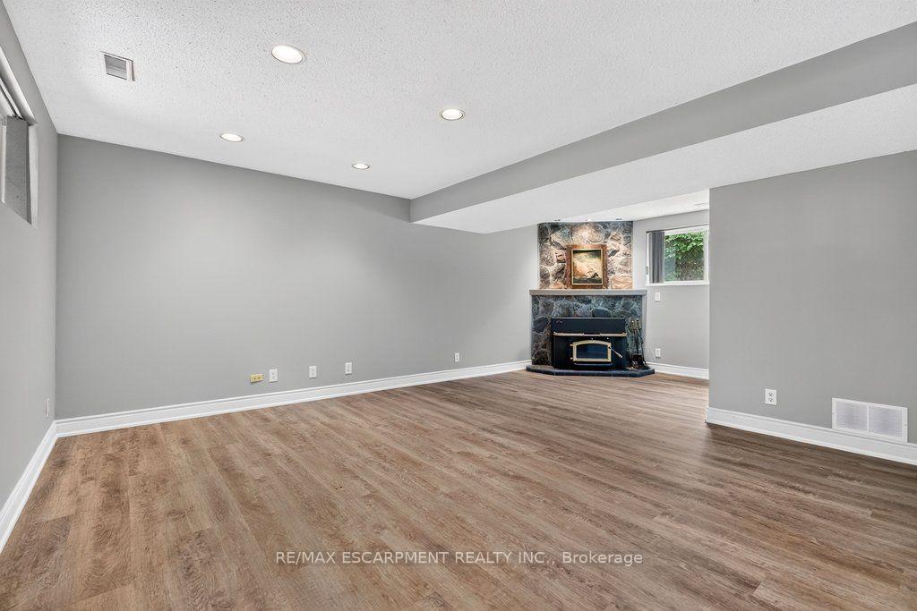 Photo 28 of 2148 Kerns Road, Burlington, Tyandaga — HOMEH