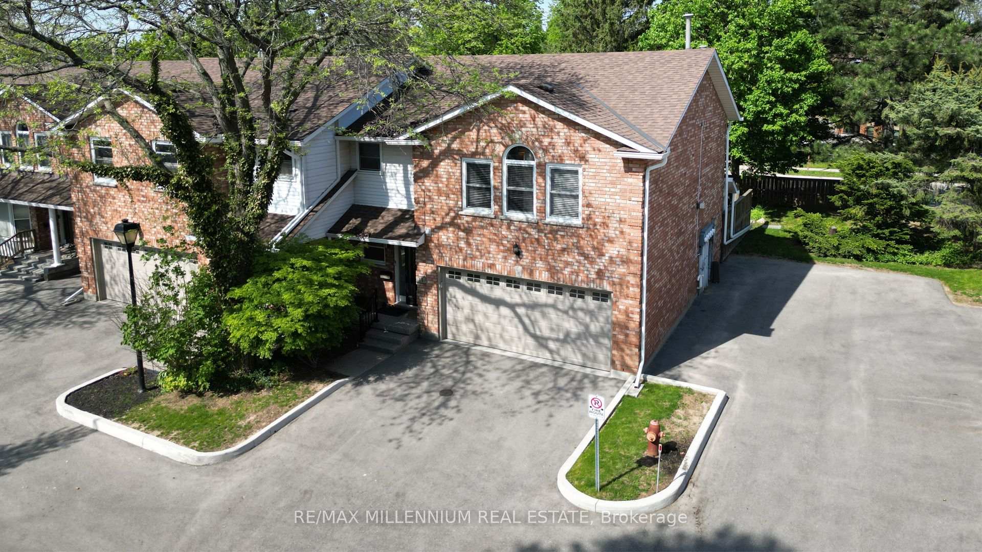 Photo 2 of Unit 11, 230 Meadowbrook Drive, Hamilton, Ancaster — HOMEH