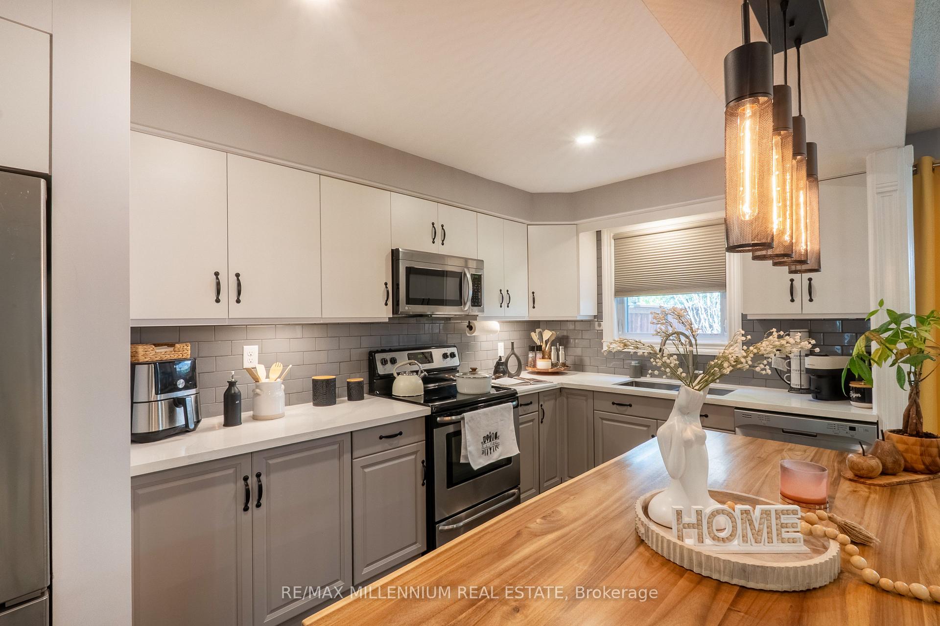 Photo 4 of Unit 11, 230 Meadowbrook Drive, Hamilton, Ancaster — HOMEH