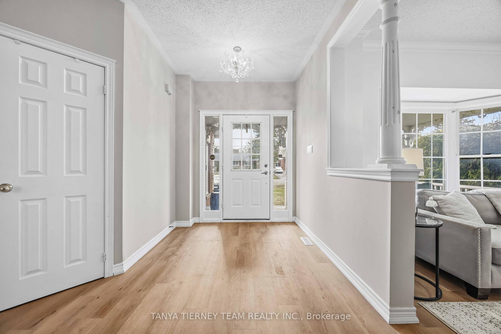 Photo 4 of 467 Oakwood Drive, Pickering, Rosebank — HOMEH