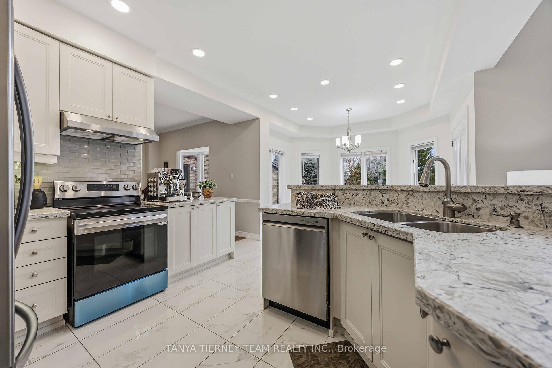 Photo 10 of 467 Oakwood Drive, Pickering, Rosebank — HOMEH