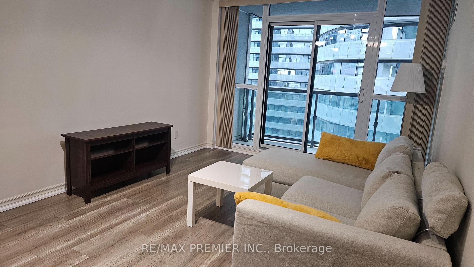 Photo 4 of Unit 2507, 19 Grand Trunk Crescent, Toronto, Waterfront Communities — HOMEH
