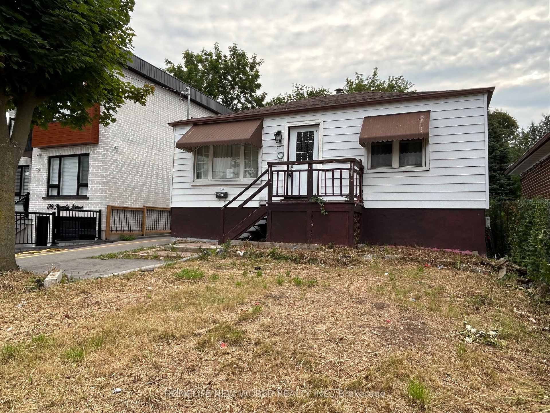 Front of 177 Magnolia Avenue
