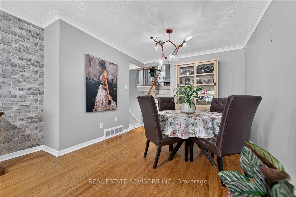 Photo 3 of 14 Grampian Crescent, North York, Humber Summit — HOMEH