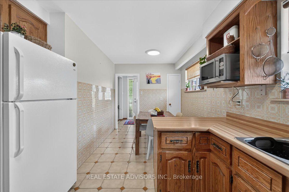 Photo 7 of 14 Grampian Crescent, North York, Humber Summit — HOMEH
