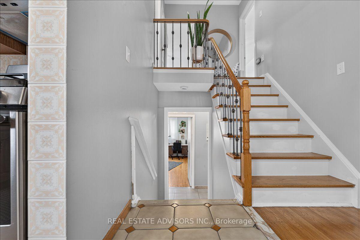 Photo 11 of 14 Grampian Crescent, North York, Humber Summit — HOMEH
