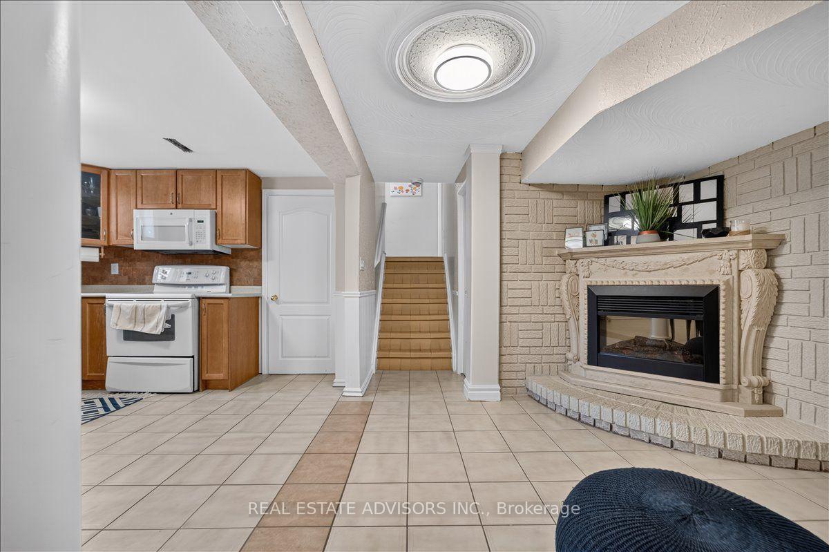 Photo 15 of 14 Grampian Crescent, North York, Humber Summit — HOMEH