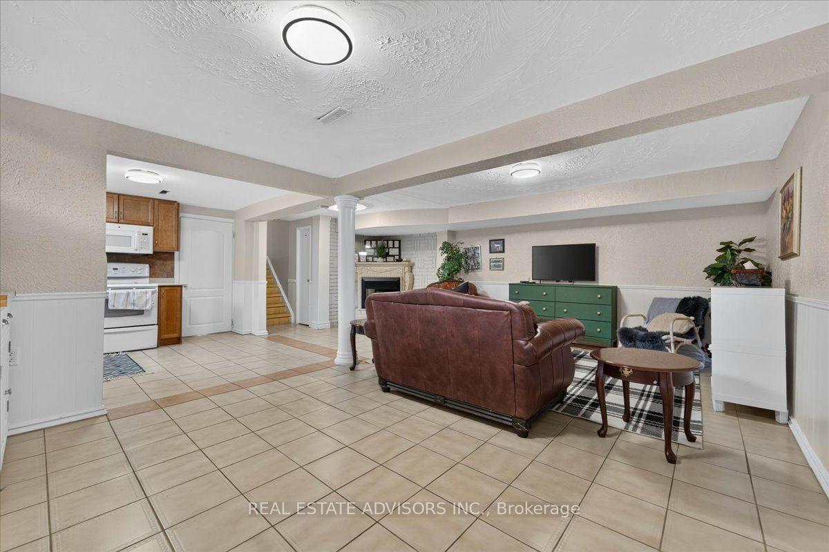 Photo 16 of 14 Grampian Crescent, North York, Humber Summit — HOMEH