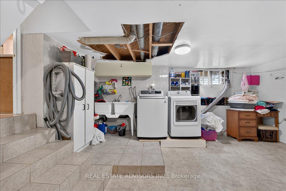 Photo 18 of 14 Grampian Crescent, North York, Humber Summit — HOMEH