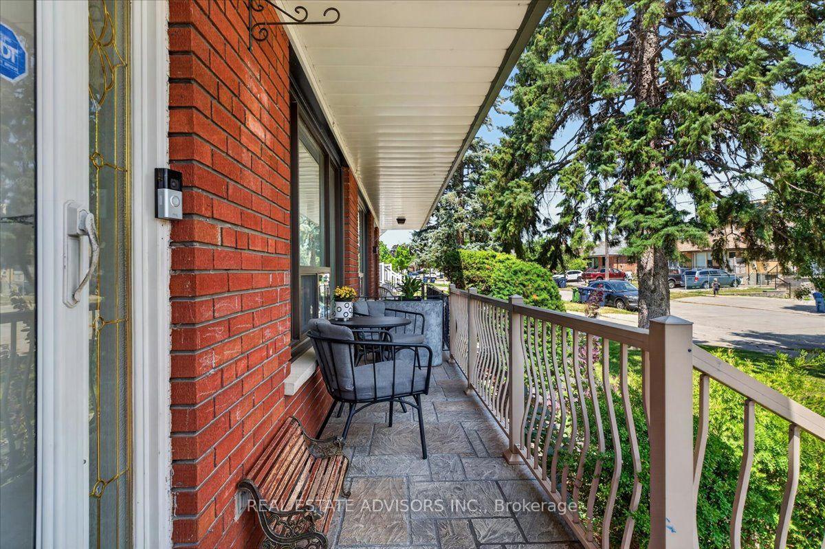 Photo 21 of 14 Grampian Crescent, North York, Humber Summit — HOMEH