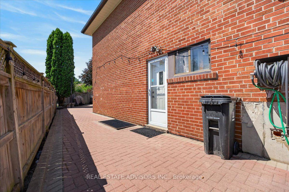 Photo 28 of 14 Grampian Crescent, North York, Humber Summit — HOMEH