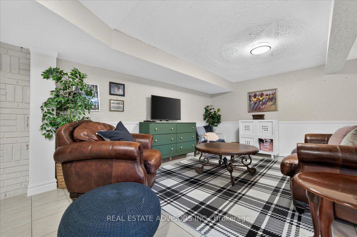 Photo 31 of 14 Grampian Crescent, North York, Humber Summit — HOMEH