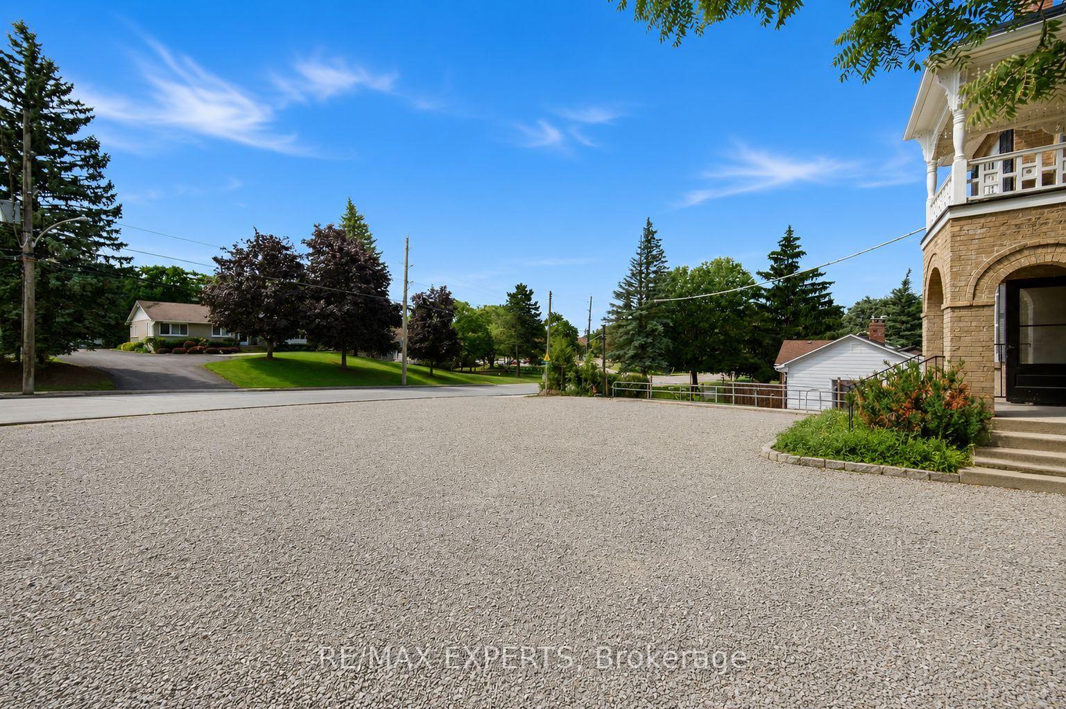 Photo 6 of 66 Main Street, King, Schomberg — HOMEH