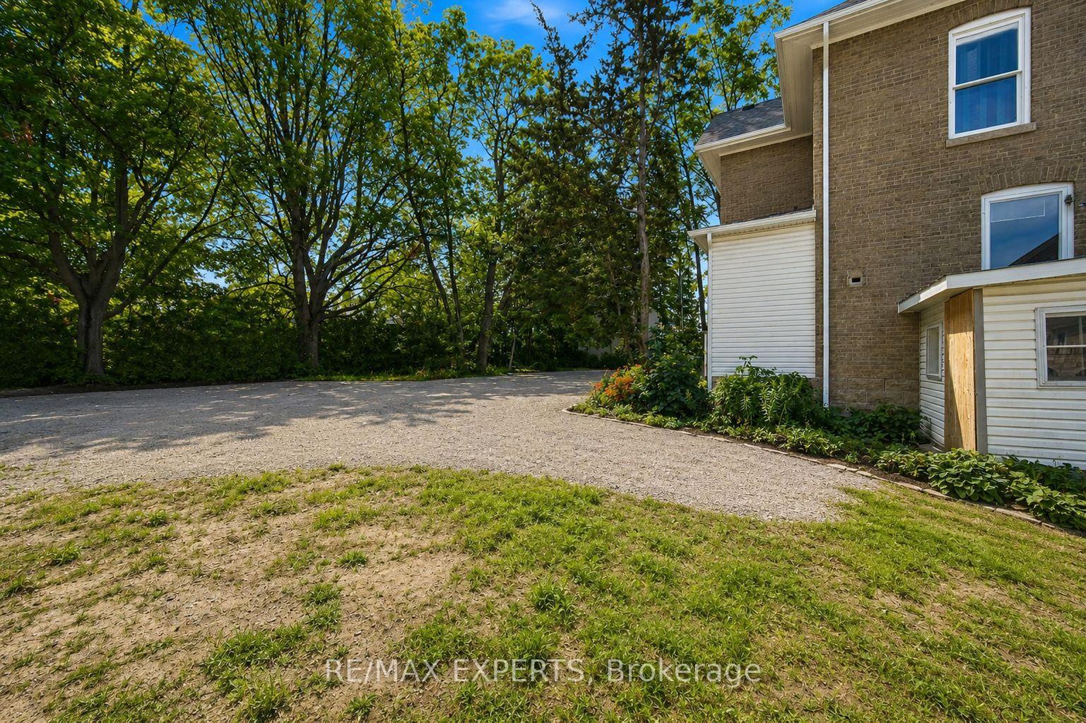 Photo 7 of 66 Main Street, King, Schomberg — HOMEH