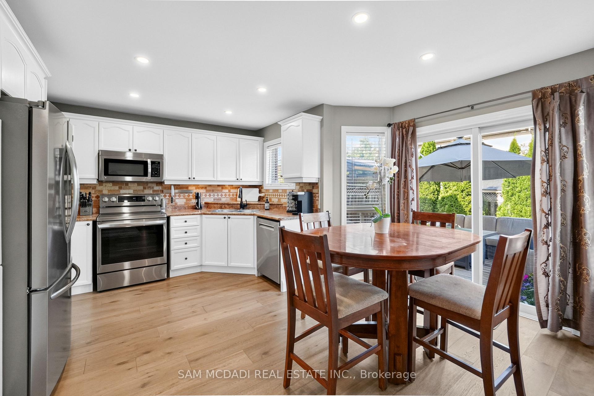 Photo 11 of 2191 Coldwater Street, Burlington, Orchard — HOMEH