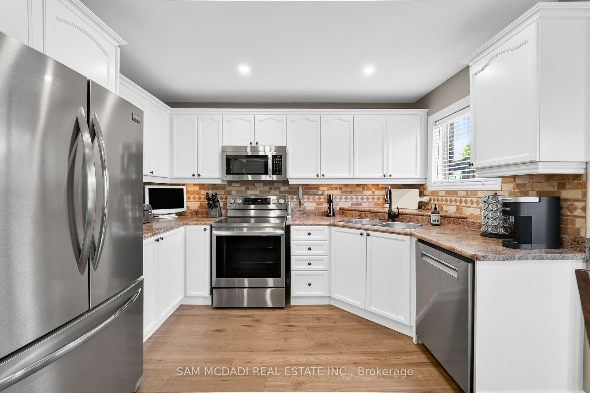 Photo 12 of 2191 Coldwater Street, Burlington, Orchard — HOMEH