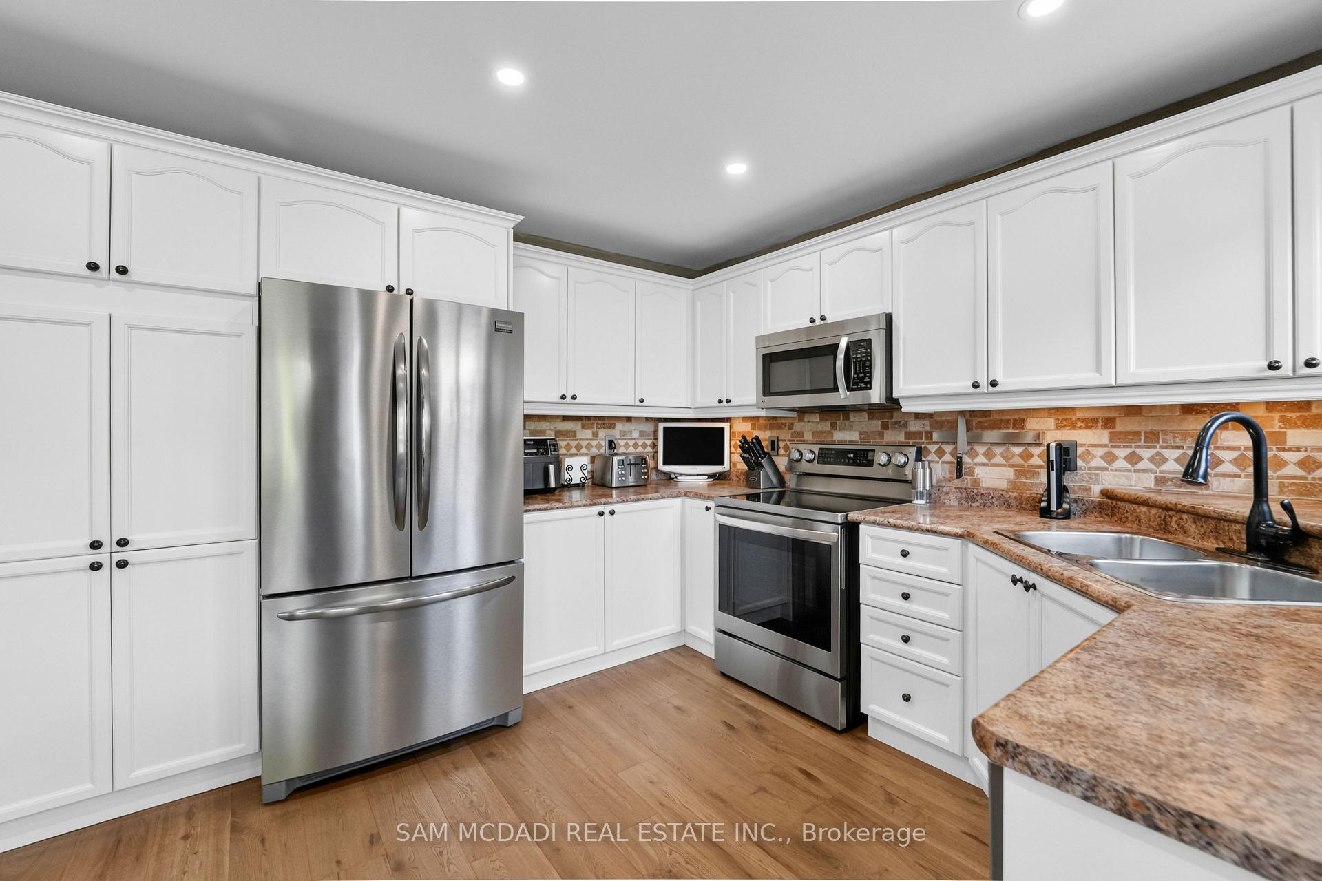 Photo 13 of 2191 Coldwater Street, Burlington, Orchard — HOMEH