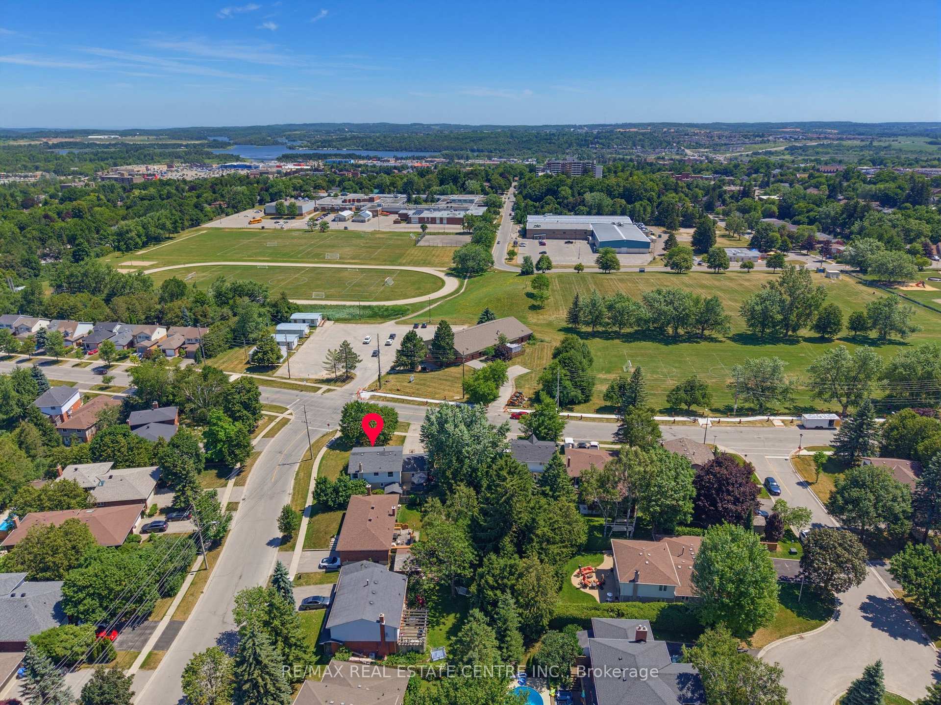 Photo 3 of 39 Amelia Street, Orangeville — HOMEH