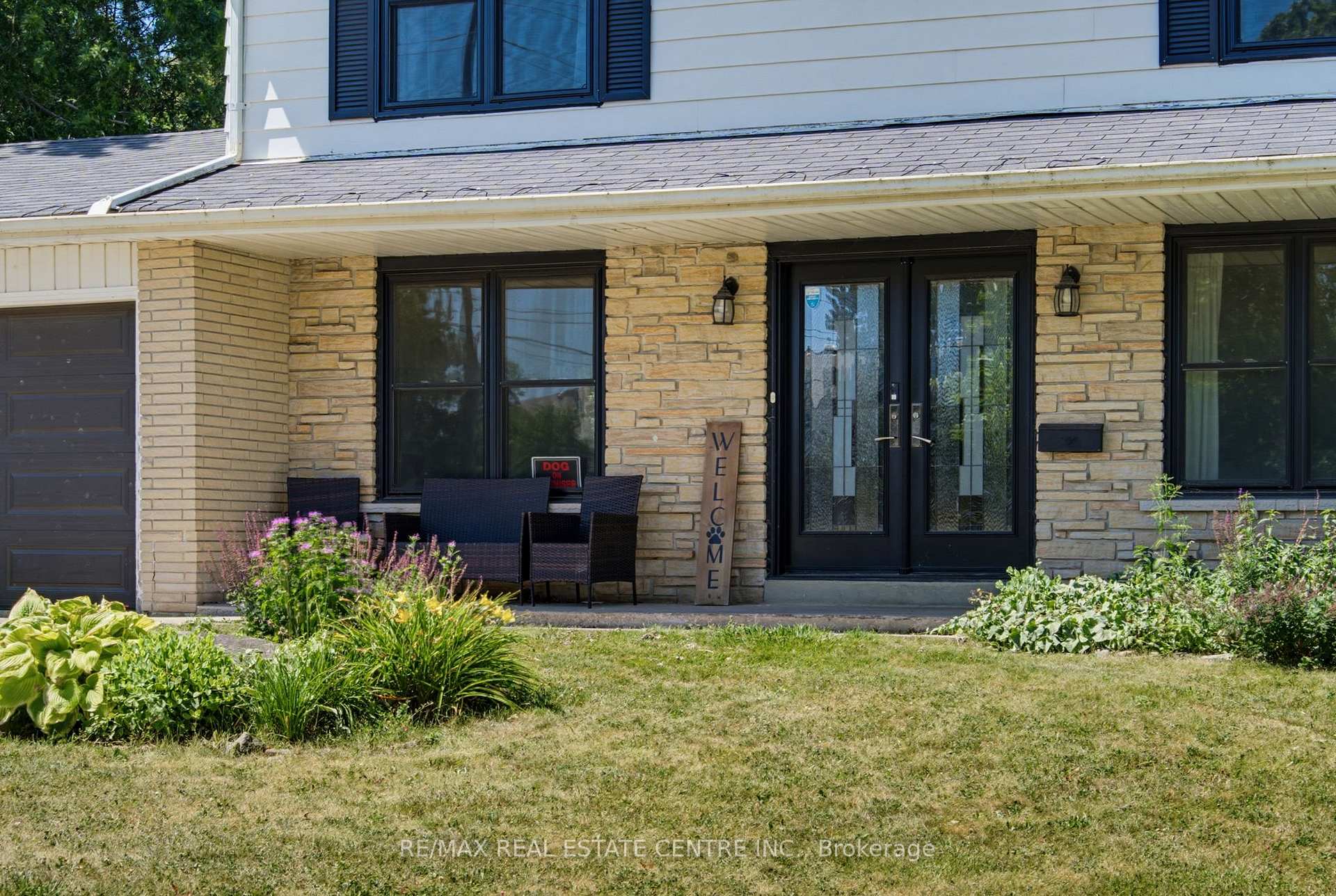 Photo 4 of 39 Amelia Street, Orangeville — HOMEH