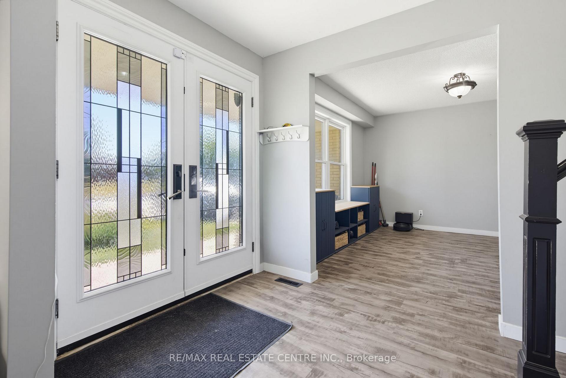 Photo 5 of 39 Amelia Street, Orangeville — HOMEH
