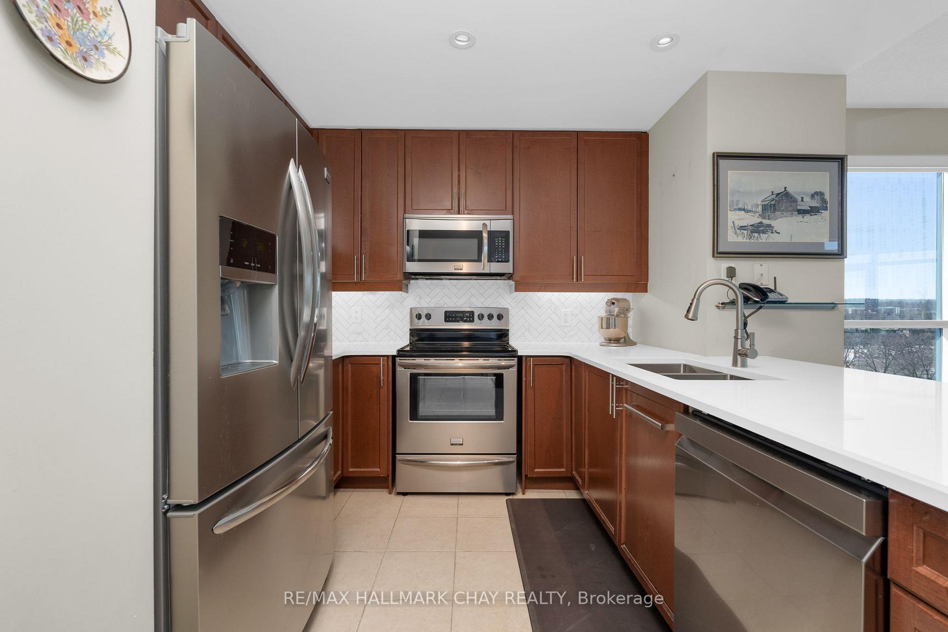 Photo 10 of Unit 702, 37 Ellen Street, Barrie, City Centre — HOMEH