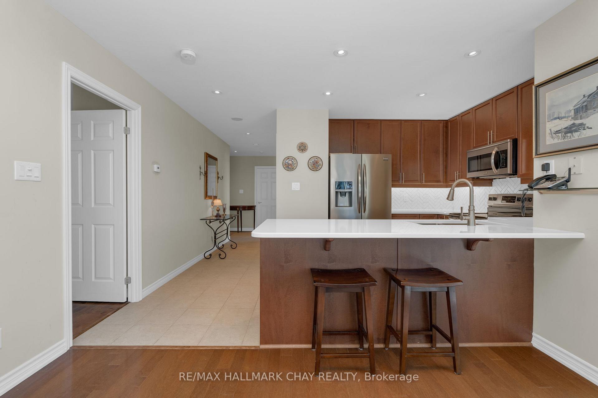Photo 11 of Unit 702, 37 Ellen Street, Barrie, City Centre — HOMEH