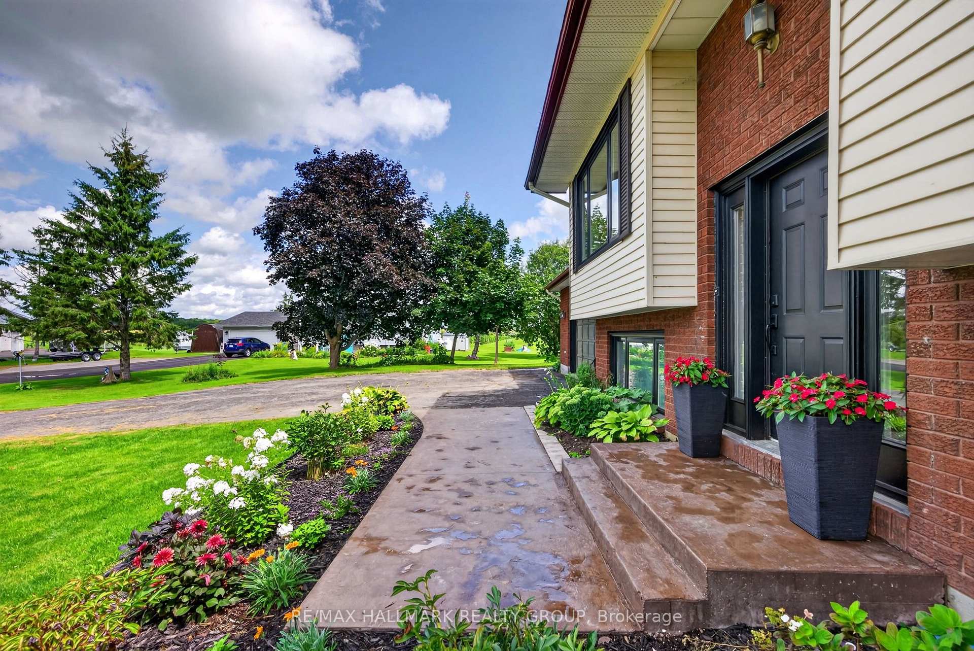 Photo 5 of 117 Canyon Drive, Ottawa, Fitzroy Ward (South East) — HOMEH
