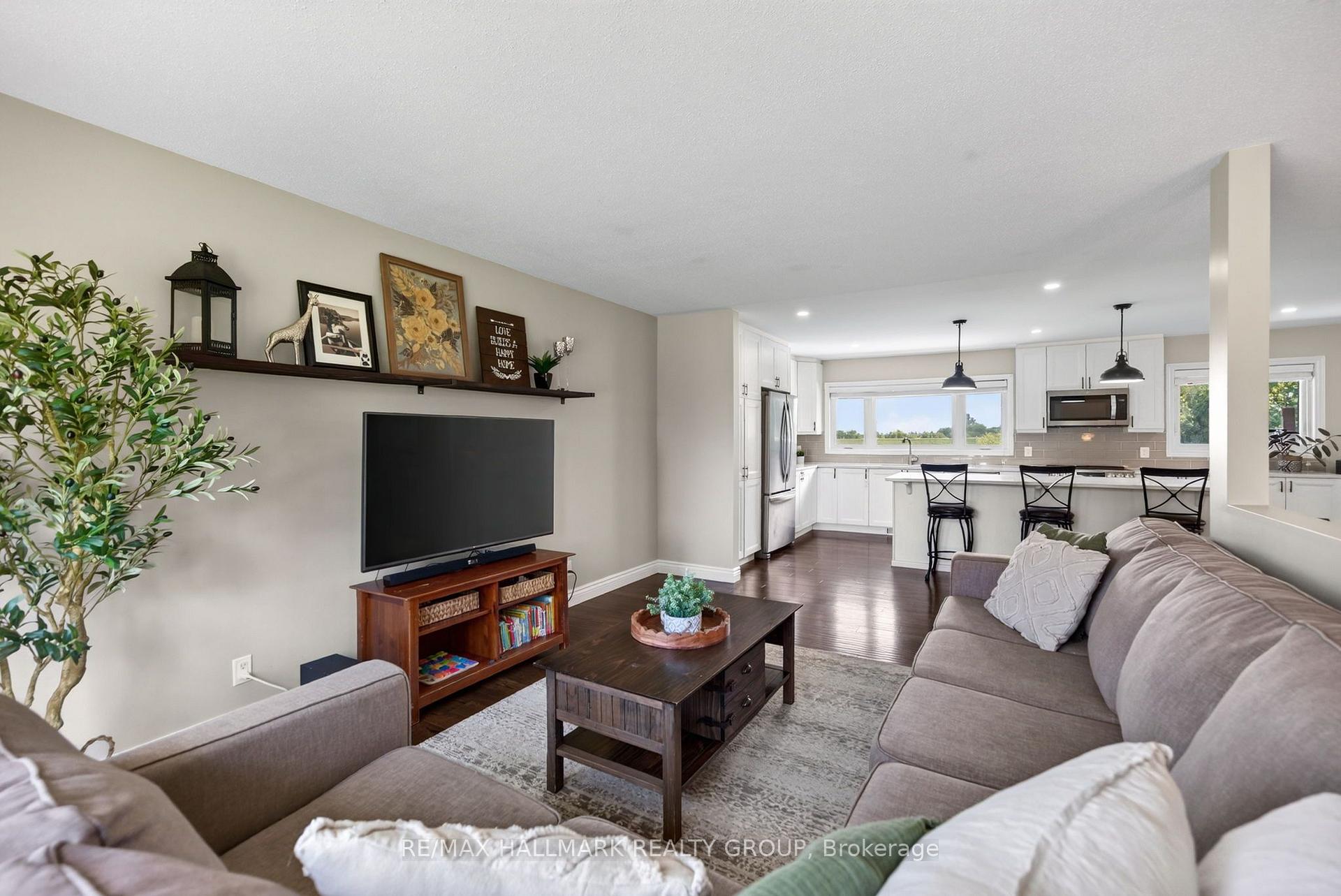 Photo 8 of 117 Canyon Drive, Ottawa, Fitzroy Ward (South East) — HOMEH