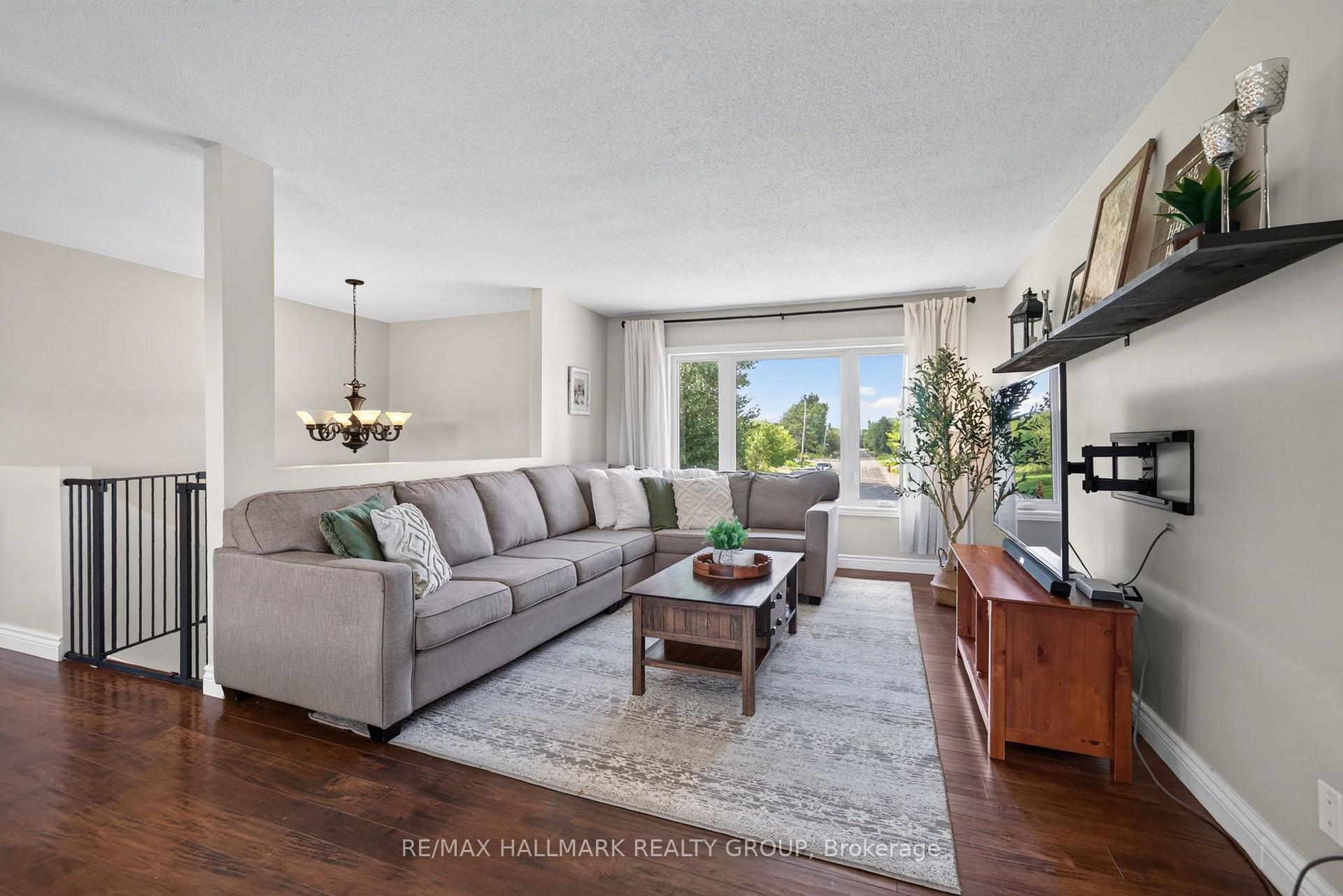 Photo 9 of 117 Canyon Drive, Ottawa, Fitzroy Ward (South East) — HOMEH